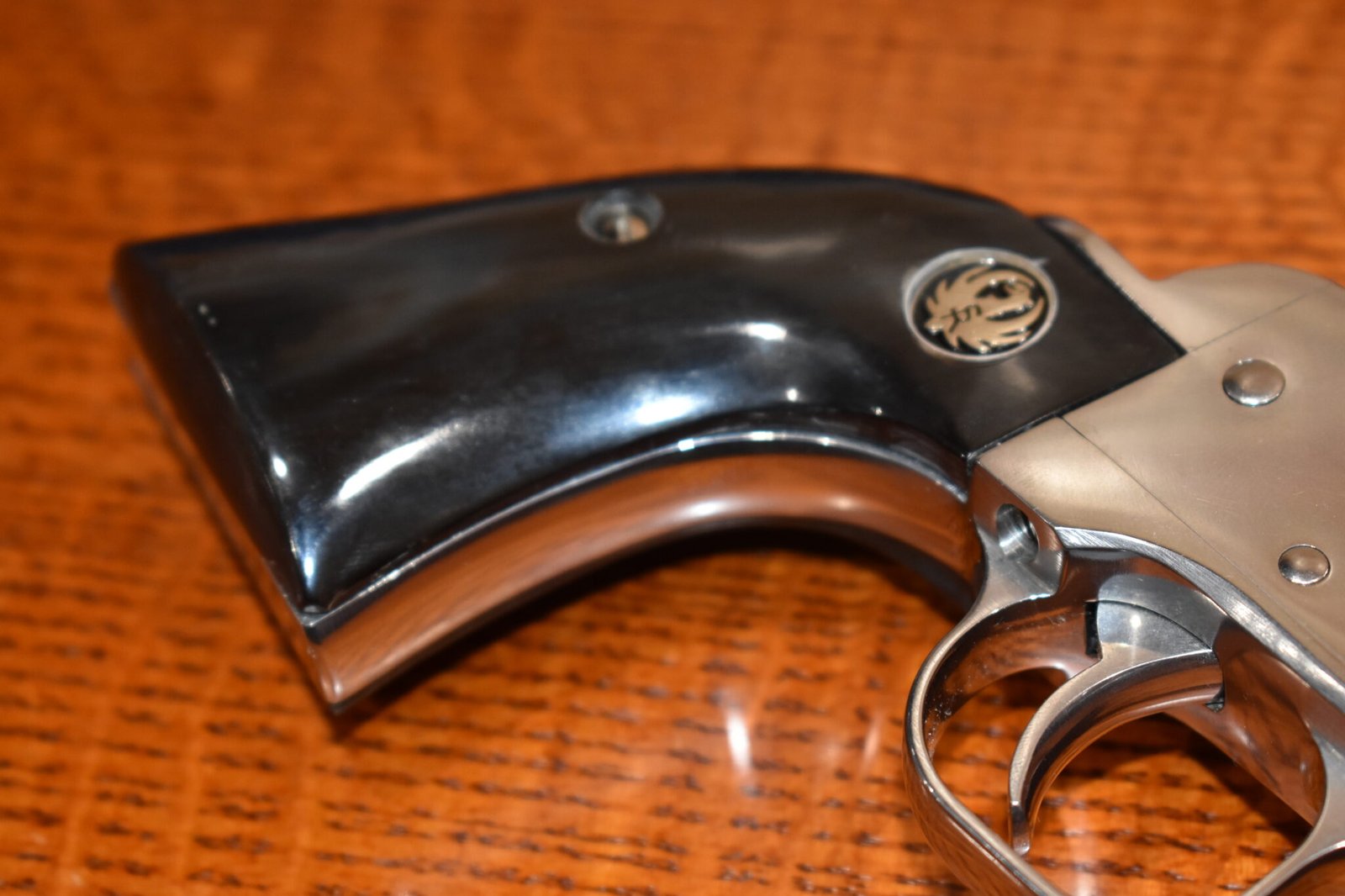 RUGER NEW VAQUERO SMOOTH BUFFALO HORN GRIPS RNVBH12 - Image 12