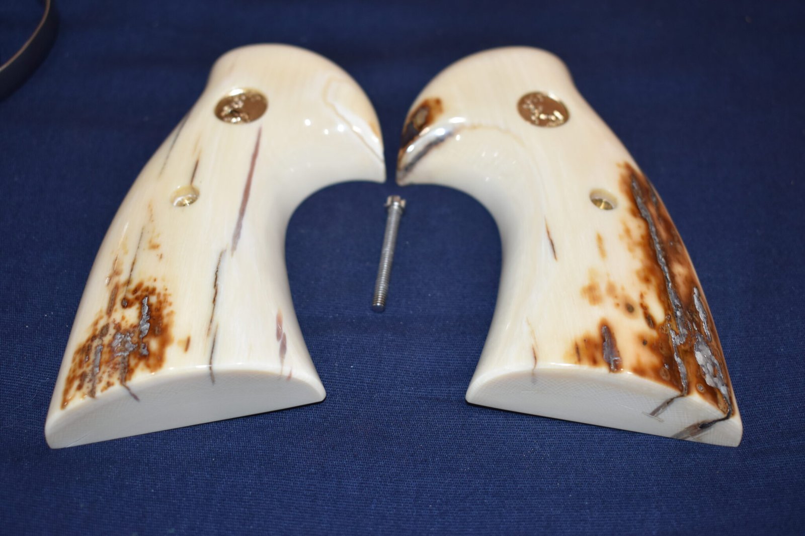 COLT I FRAME IVORY TARGET GRIPS FOR A COLT PYTHON CPMIT1 - Image 2