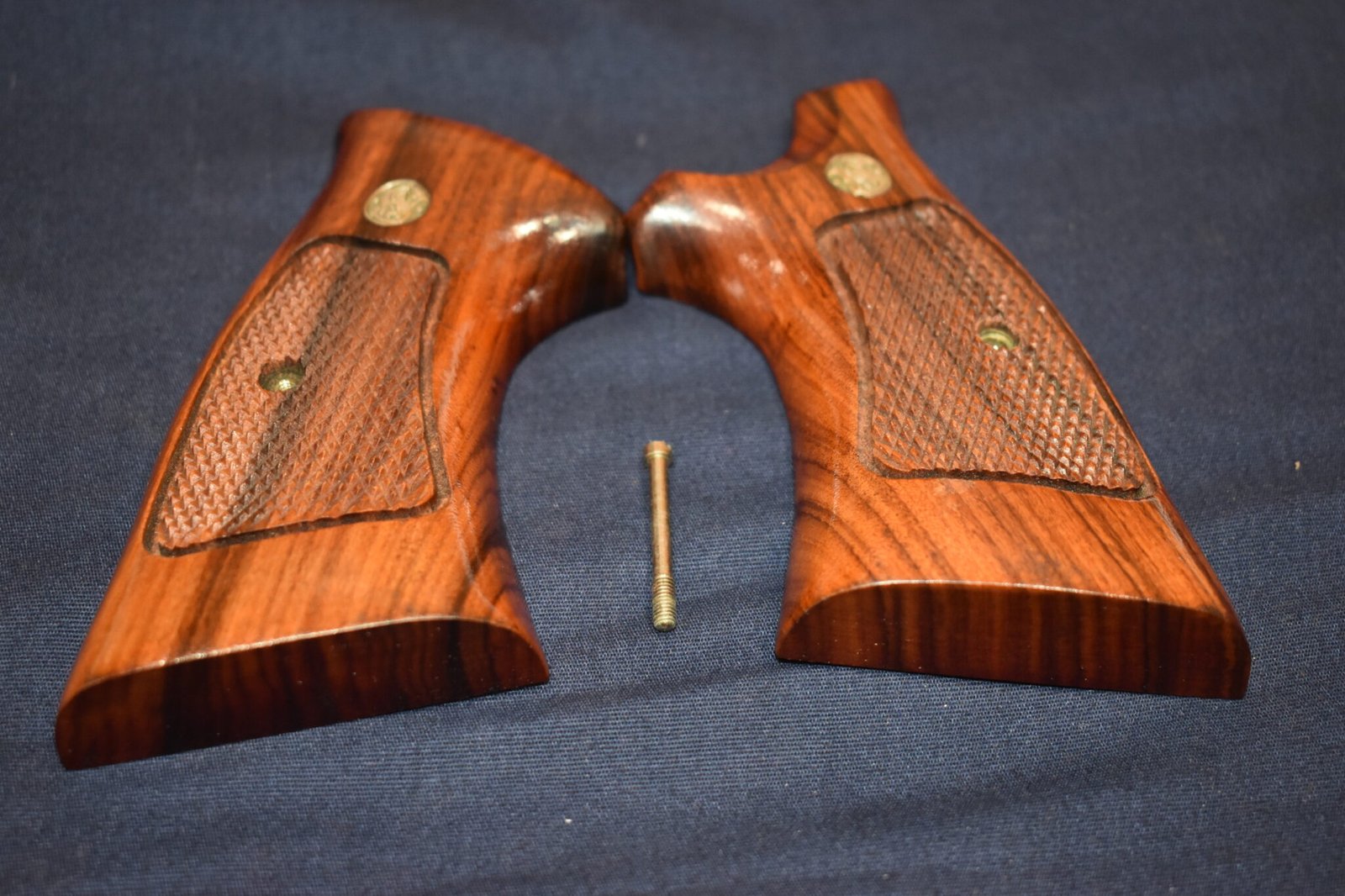 SMITH & WESSON FACTORY N FRAME TARGET GRIPS NT61 - Image 2
