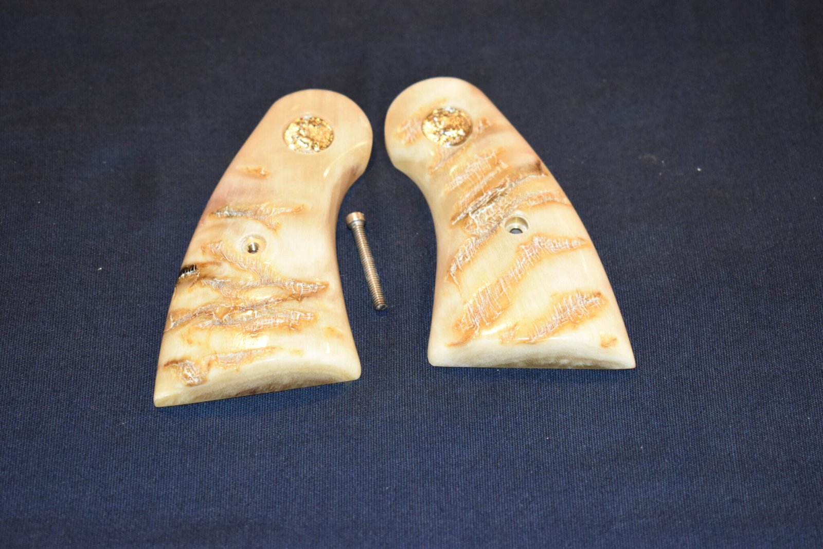 COLT PYTHON PREMIUM GRADE RAM'S HORN GRIPS CPRH5 - Image 2