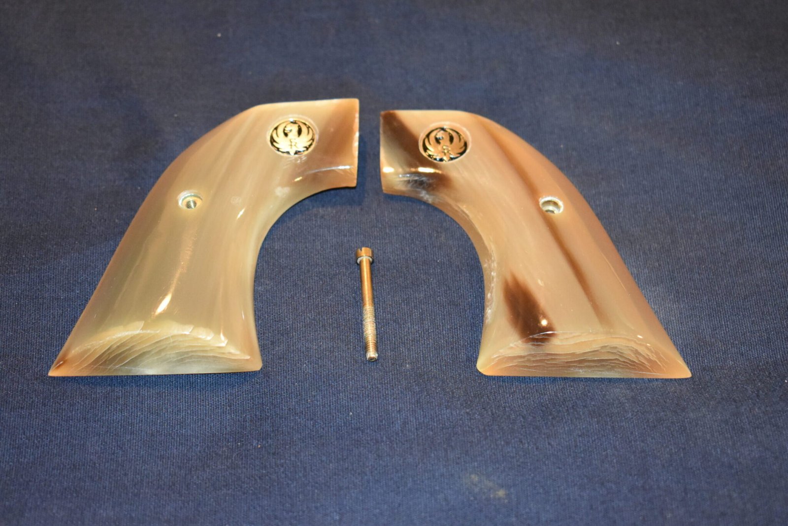 RUGER NEW MODEL BLACKHAWK OR OLD VAQUERO BUFFALO HORN GRIPS RBHH1 - Image 2