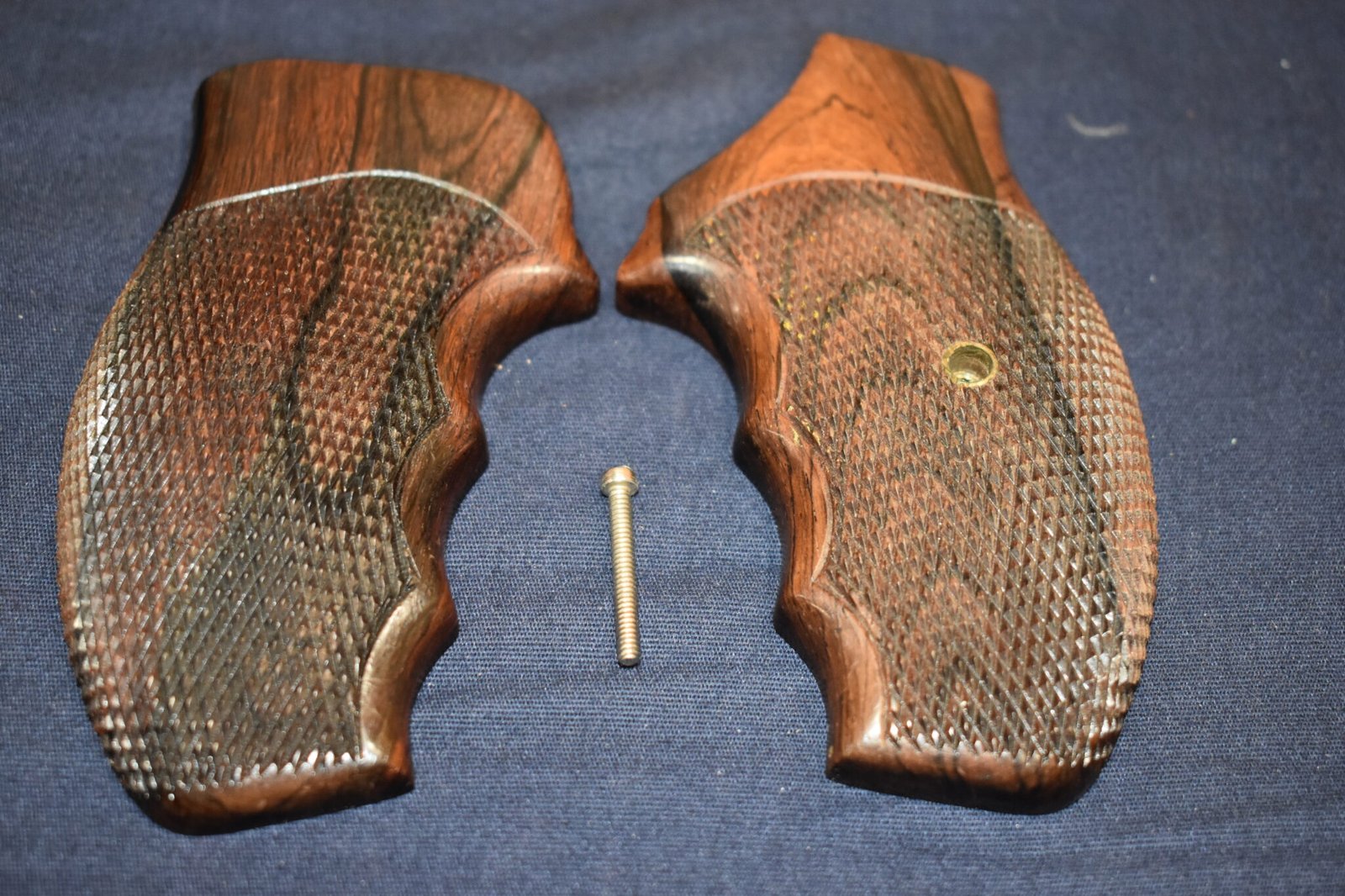 SMITH & WESSON K FRAME FUZZY FARRANT CUSTOM GRIPS SWJFF3 - Image 2