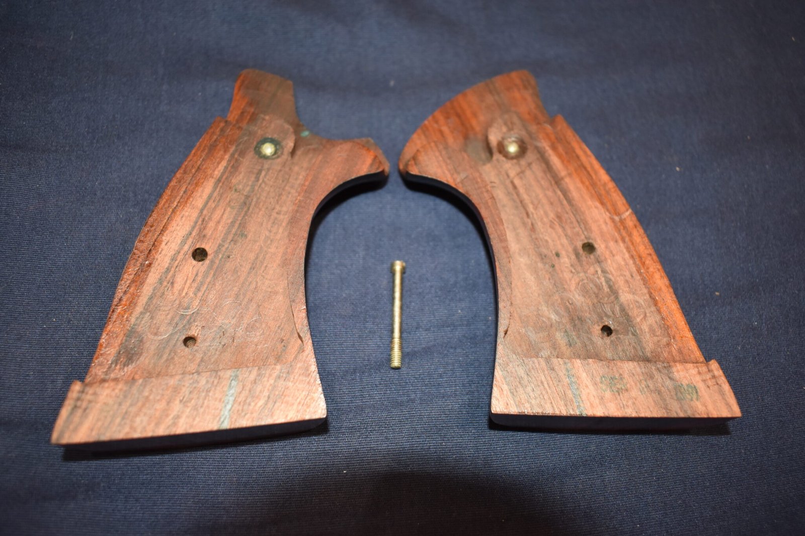 SMITH & WESSON FACTORY N FRAME TARGET GRIPS NT61 - Image 3