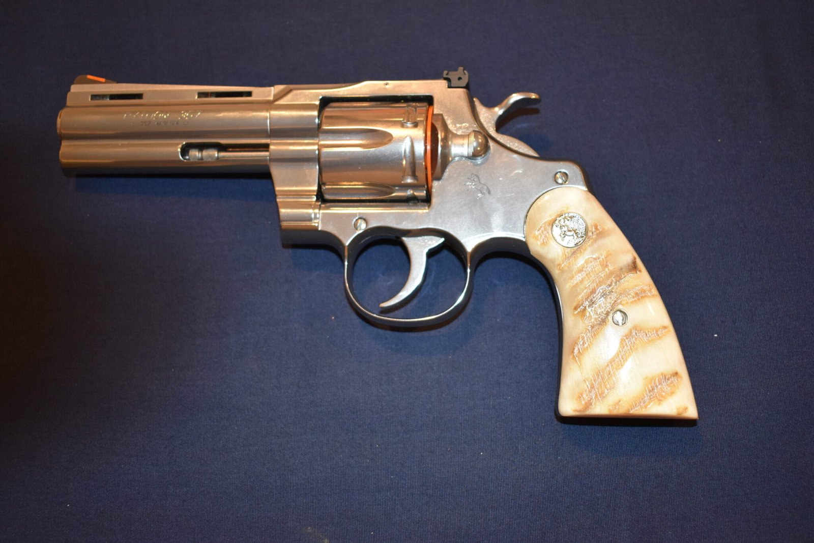 COLT PYTHON PREMIUM GRADE RAM'S HORN GRIPS CPRH5 - Image 4