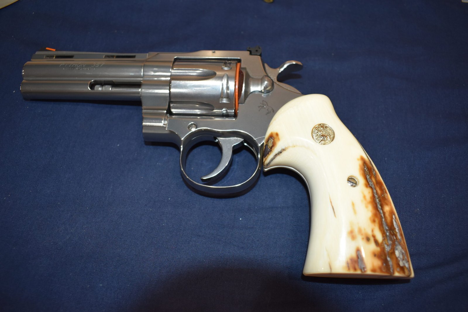 COLT I FRAME IVORY TARGET GRIPS FOR A COLT PYTHON CPMIT1 - Image 4