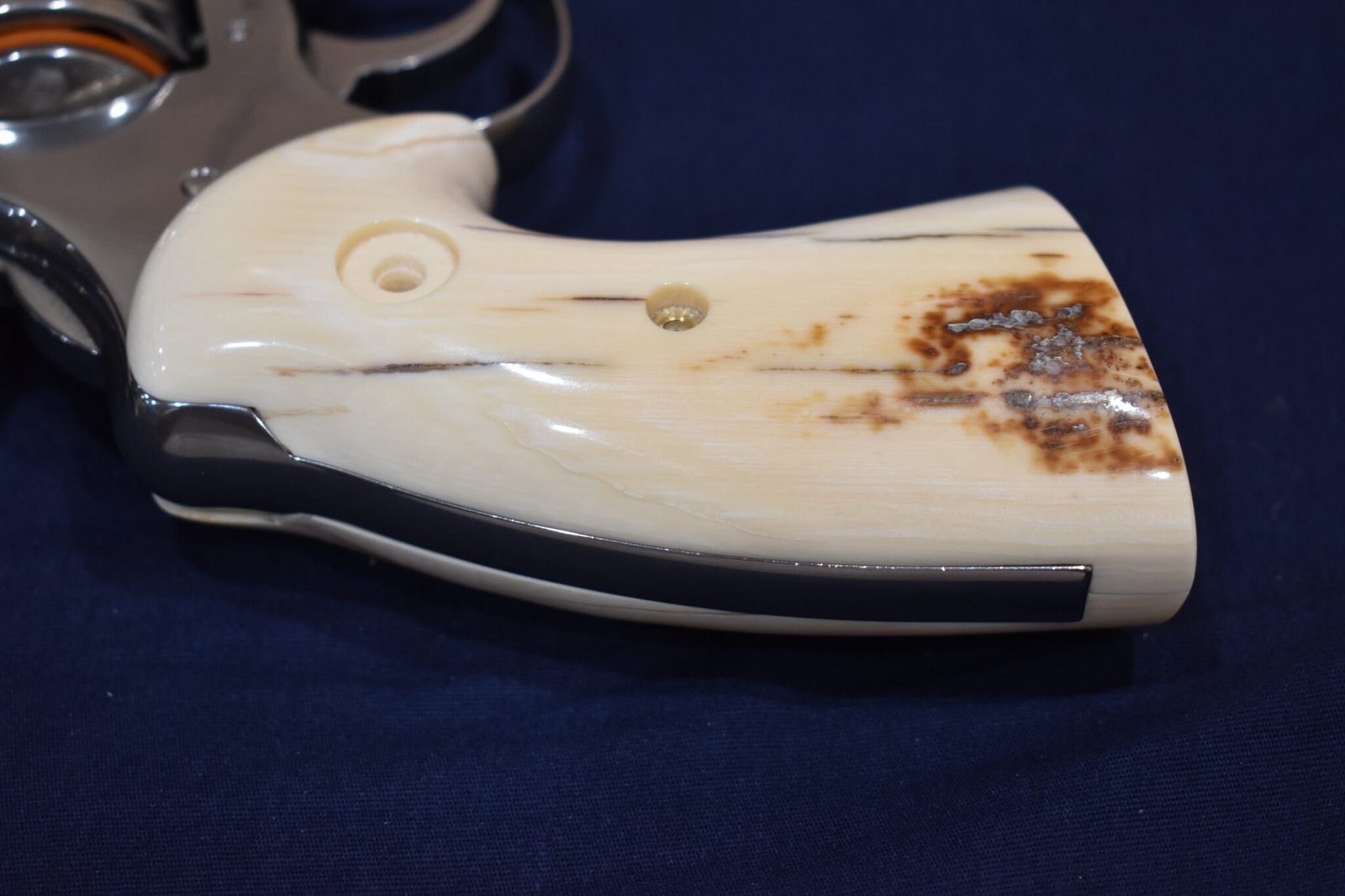 COLT I FRAME IVORY TARGET GRIPS FOR A COLT PYTHON CPMIT1 - Image 6