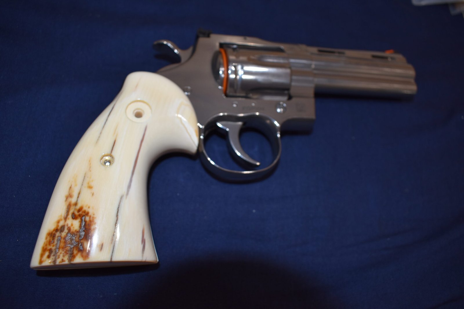 COLT I FRAME IVORY TARGET GRIPS FOR A COLT PYTHON CPMIT1 - Image 7