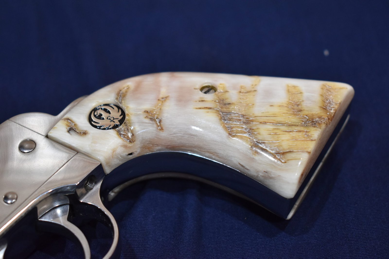 RUGER NEW VAQUERO PREMIUM GRADE RAMS HORN GRIPS RNVRH11 - Image 12