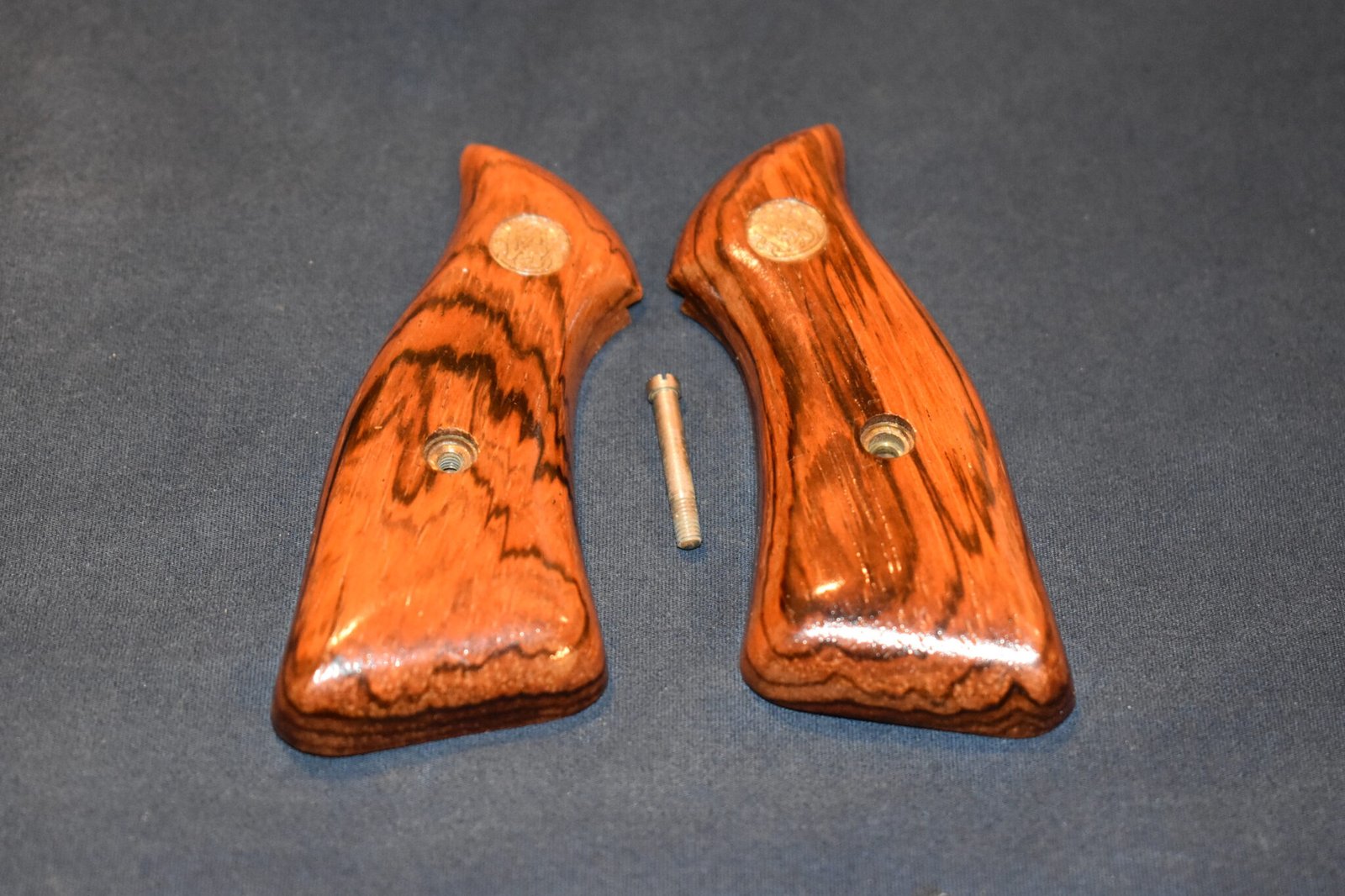 SMITH & WESSON J FRAME ROSEWOOD PRESENTATION GRIPS JSQPM1 - Image 2