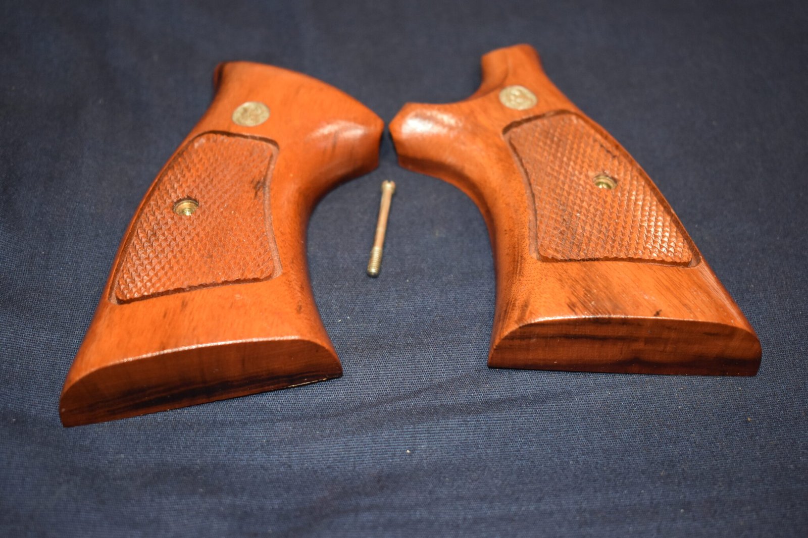 SMITH & WESSON FACTORY N FRAME TARGET GRIPS NT62 - Image 2