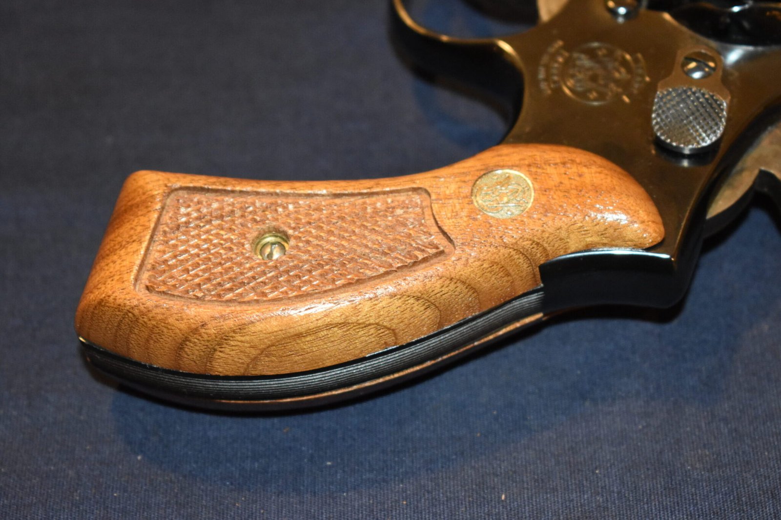 SMITH & WESSON K FRAME SQUARE BUTT FACTORY MAGNA GRIPS KRBM8 - Image 5