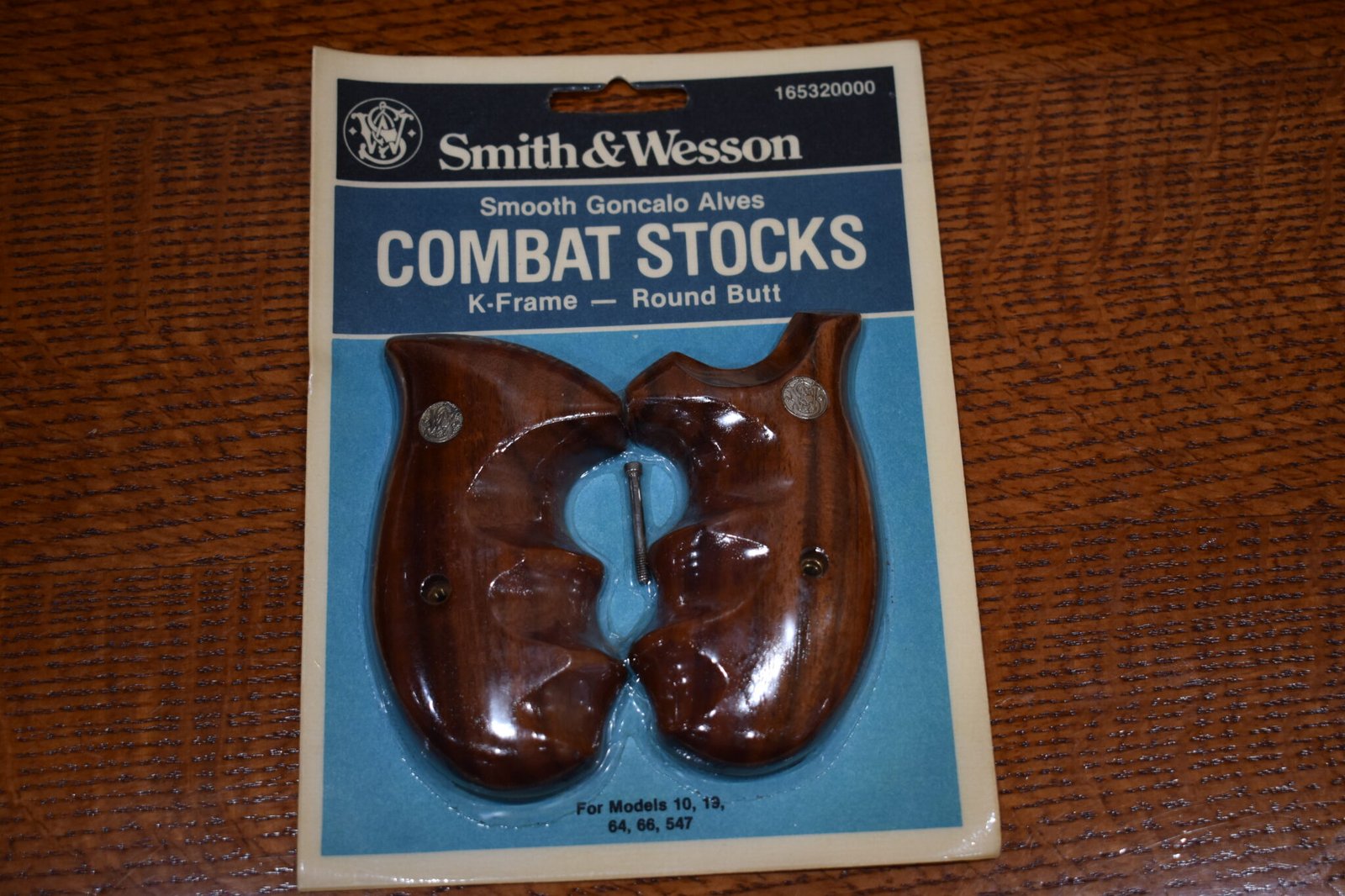 SMITH & WESSON K FRAME FACTORY ROUND BUTT COMBAT GRIPS NEW IN THE PACKAGE KRBC7