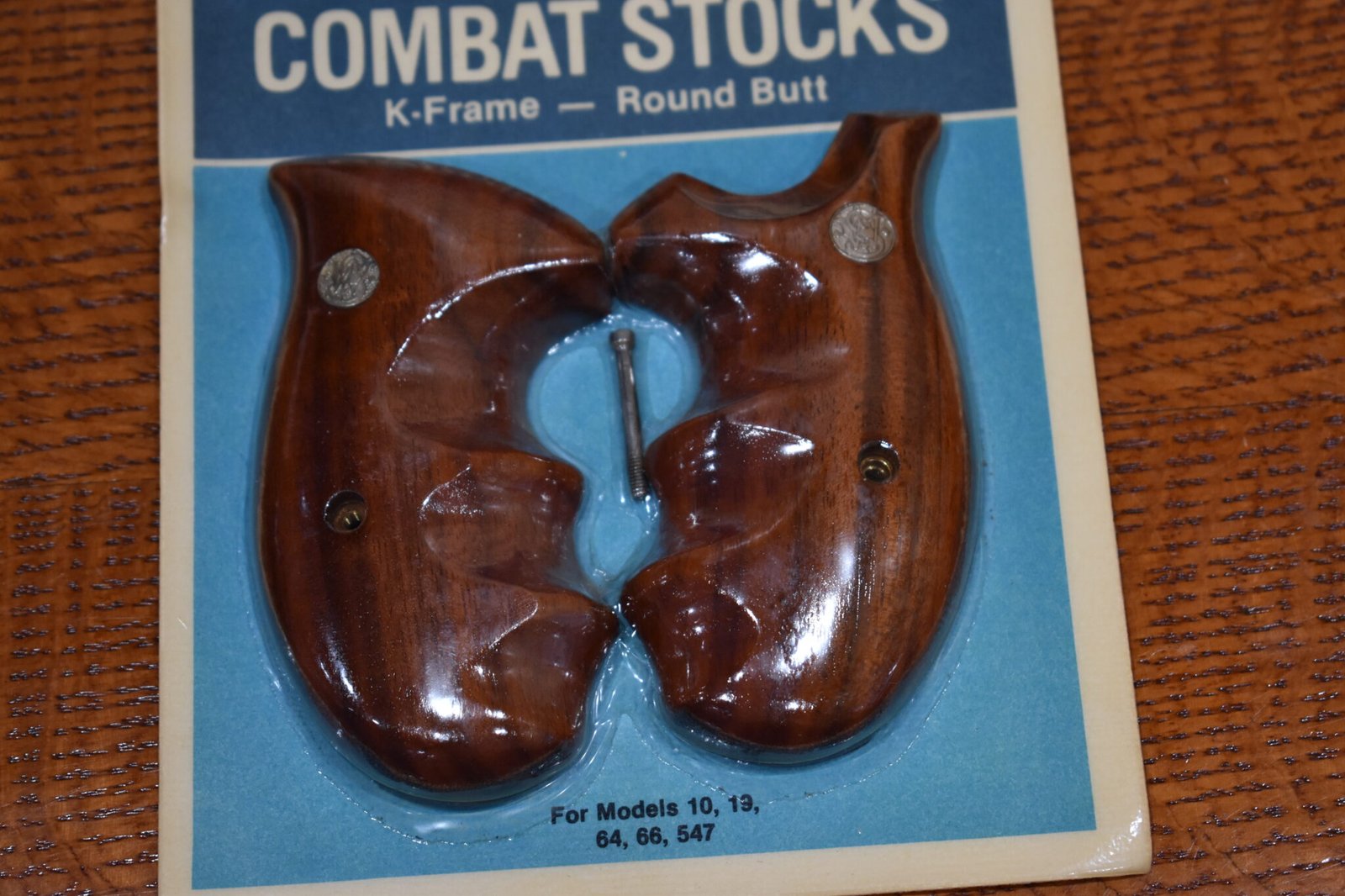 SMITH & WESSON K FRAME FACTORY ROUND BUTT COMBAT GRIPS NEW IN THE PACKAGE KRBC7 - Image 3