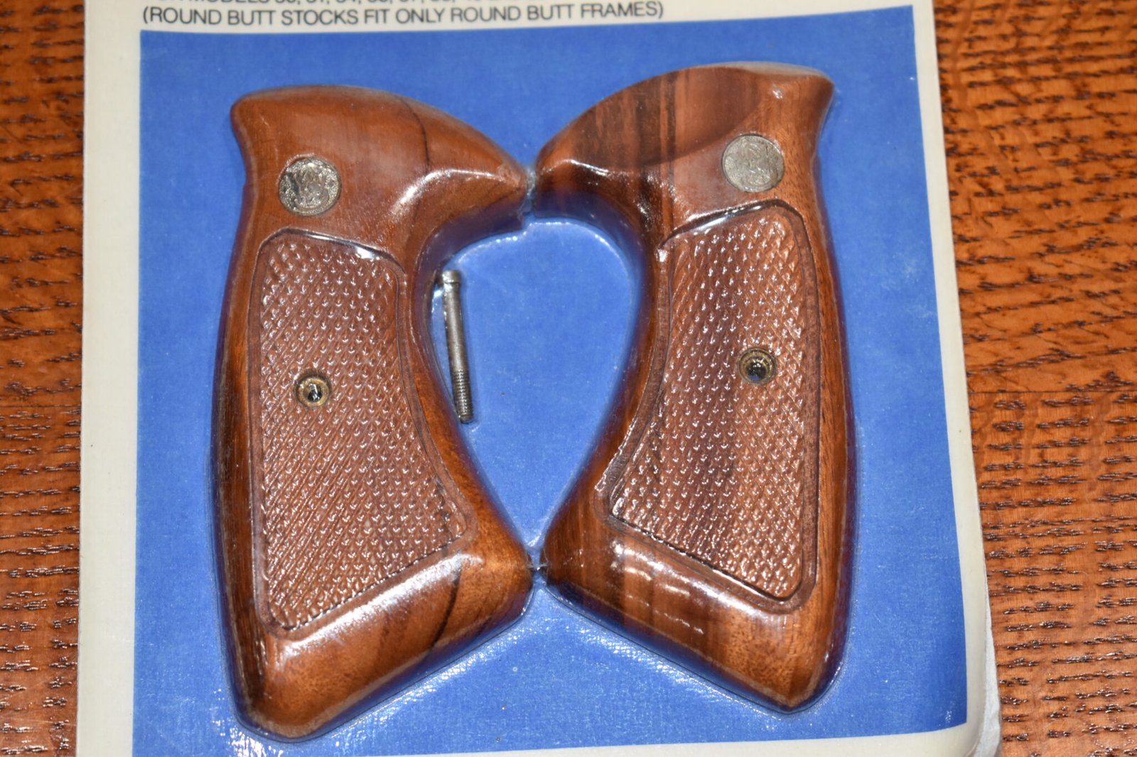 SMITH & WESSON FACTORY J FRAME TARGET GRIPS NEW IN THE PACKAGE JT25 - Image 3