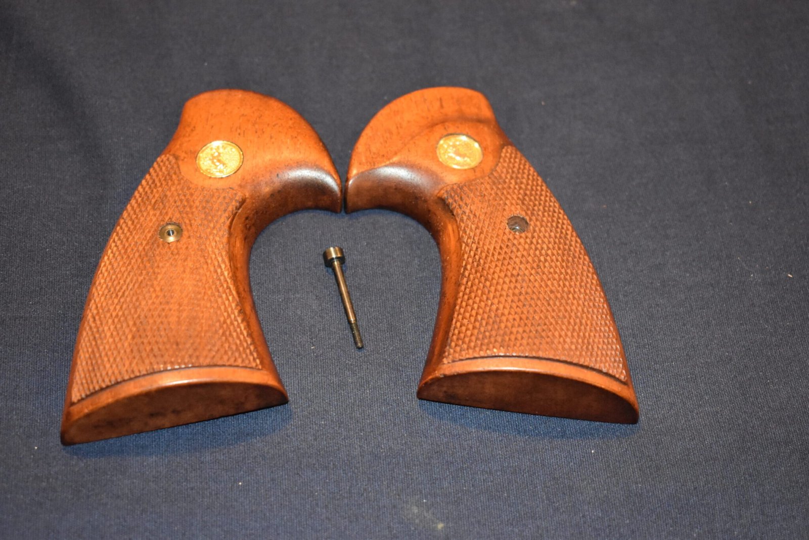 COLT FACTORY I FRAME TARGET GRIPS FOR A COLT PYTHON CPT4 - Image 2