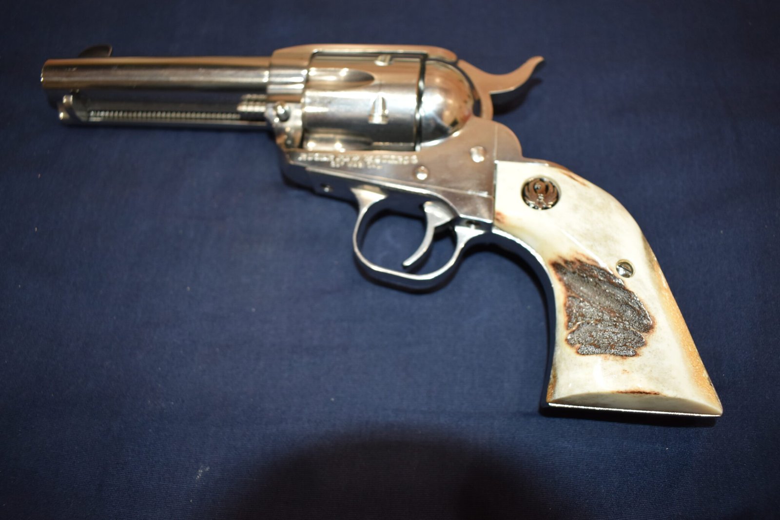 RUGER NEW VAQUERO SAMBAR STAG GRIPS RNVSS17 - Image 4