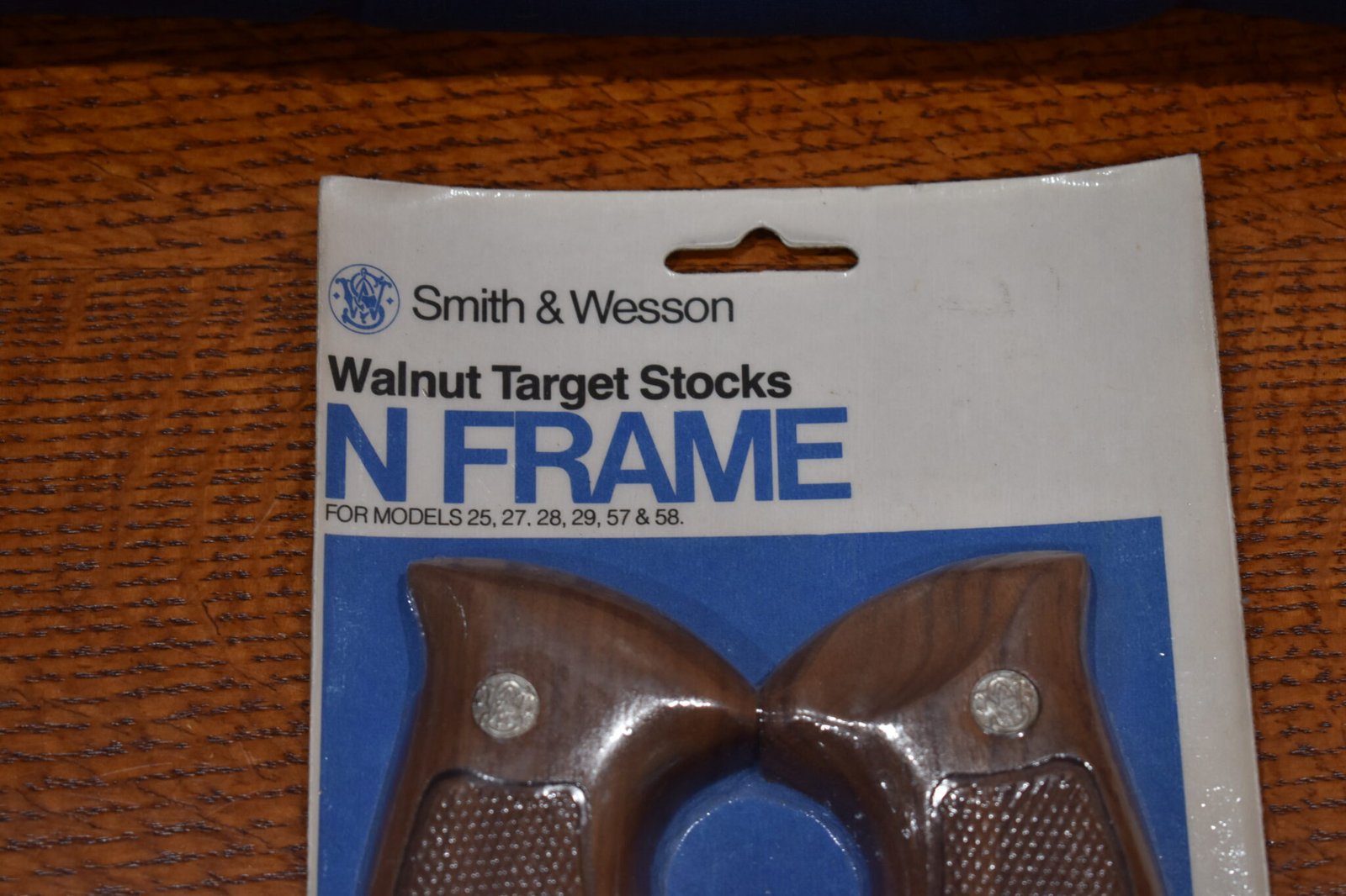 SMITH & WESSON FACTORY N FRAME TARGET GRIPS NEW IN THE PACKAGE NT67 - Image 3
