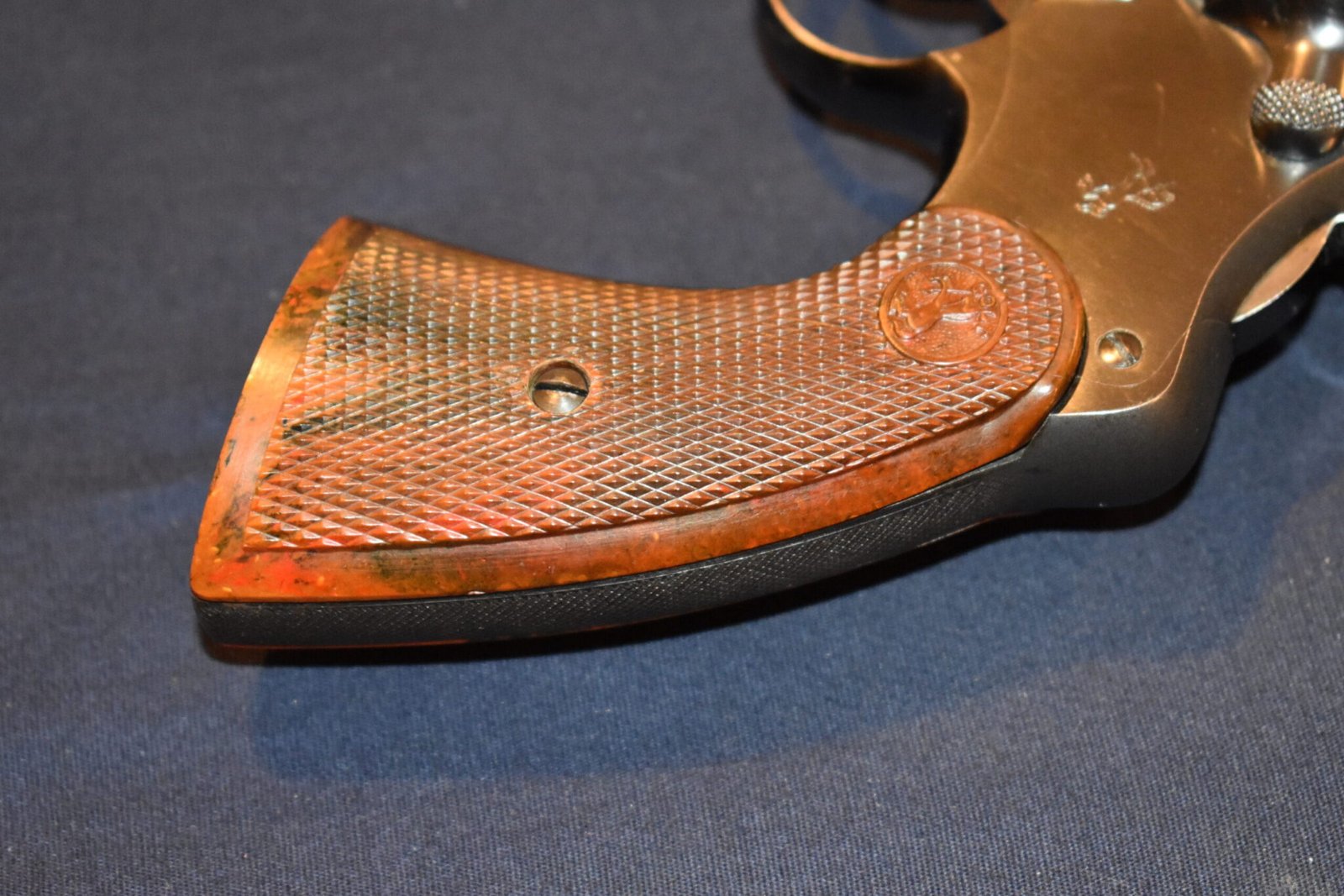 COLT I FRAME "COLTWOOD" INCLUDING THE OFFICER'S MODEL MATCH & OFFICER'S MODEL SPECIAL"COLTWOOD" GRIPS COMCW1 - Image 5