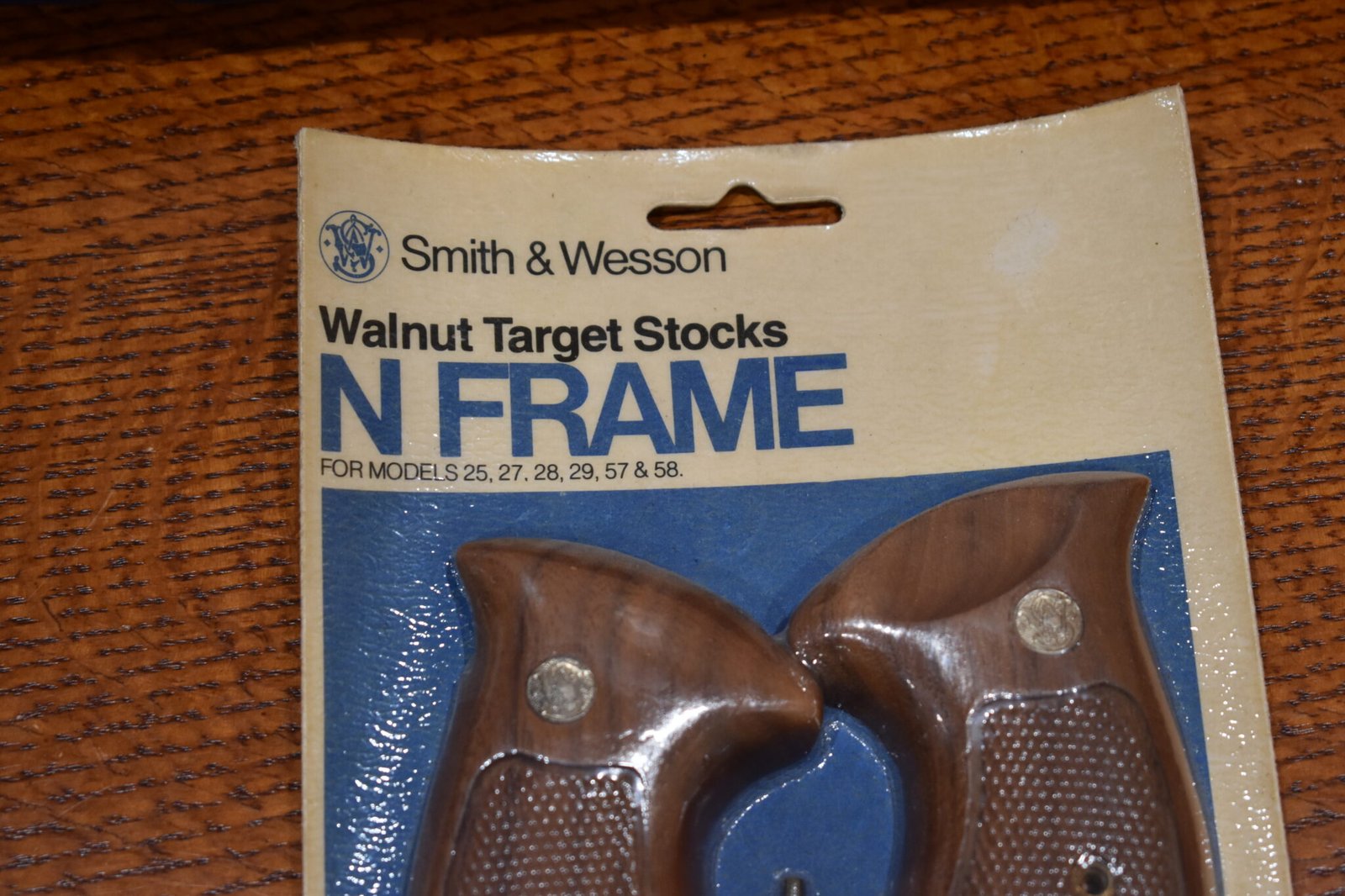 SMITH & WESSON FACTORY N FRAME TARGET GRIPS NEW IN THE PACKAGE NT68 - Image 4
