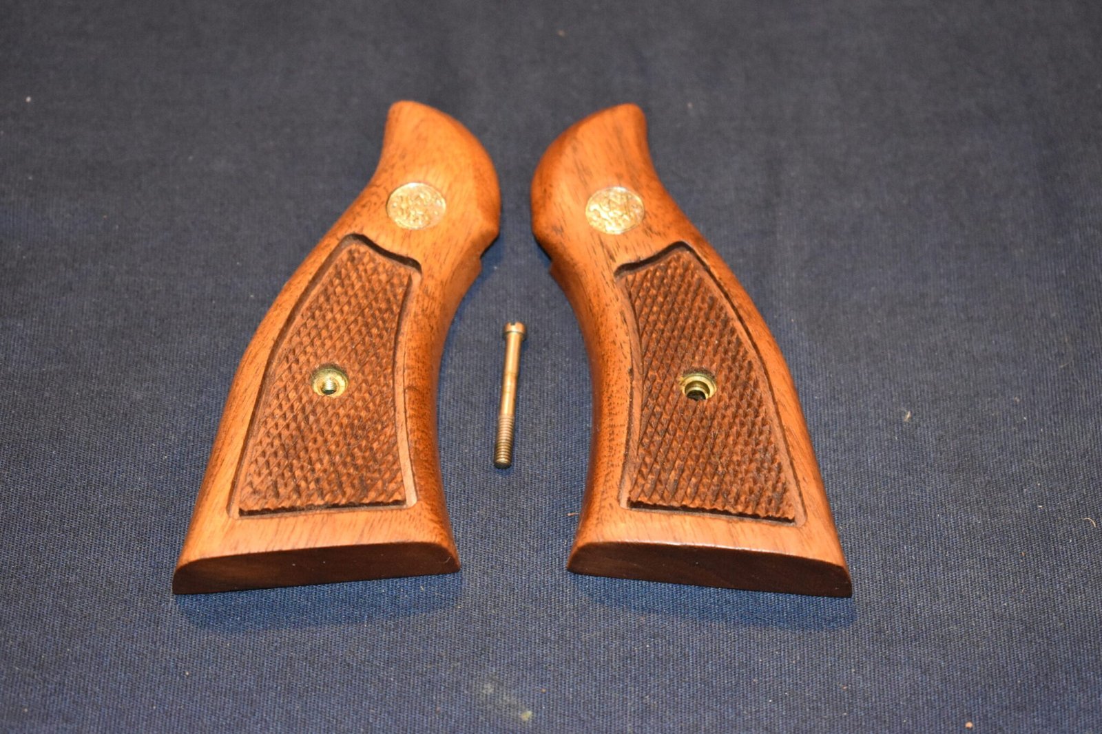 SMITH & WESSON K FRAME SQUARE BUTT MAGNA GRIPS KSQM5 - Image 2