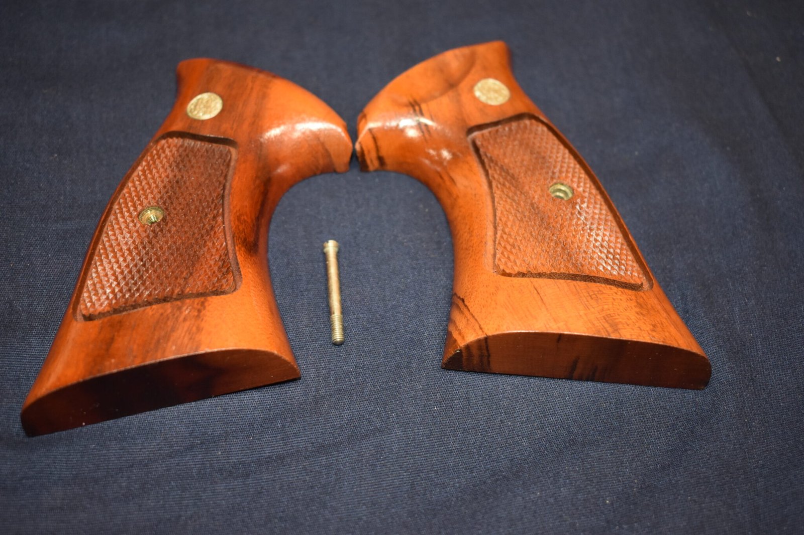 SMITH & WESSON FACTORY N FRAME TARGET GRIPS NT64 - Image 2