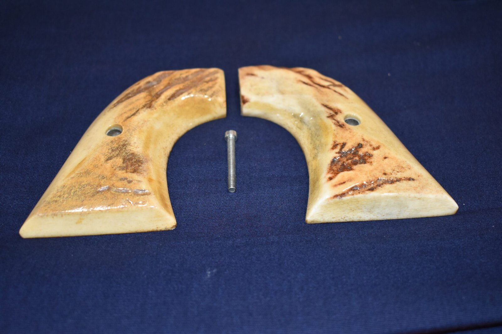 RUGER BLACKHAWK OLD MODEL FLATTOP SAMBAR STAG GRIPS RBHFTS9 - Image 2