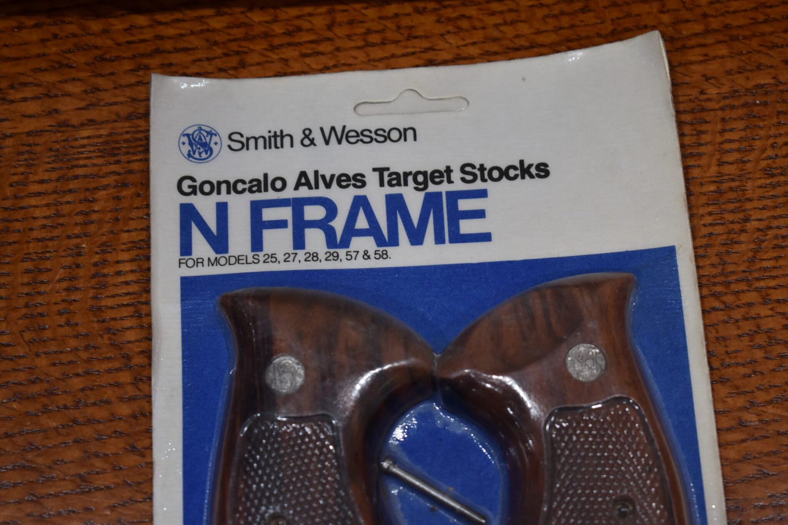 SMITH & WESSON FACTORY N FRAME TARGET GRIPS NEW IN THE PACKAGE NT69 - Image 2