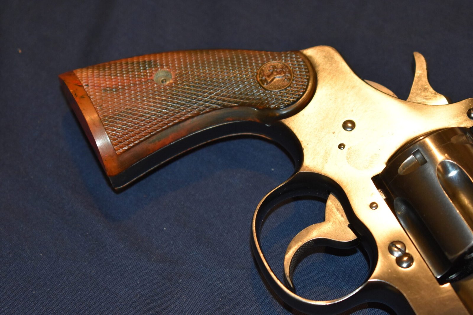 COLT I FRAME "COLTWOOD" INCLUDING THE OFFICER'S MODEL MATCH & OFFICER'S MODEL SPECIAL"COLTWOOD" GRIPS COMCW1 - Image 11