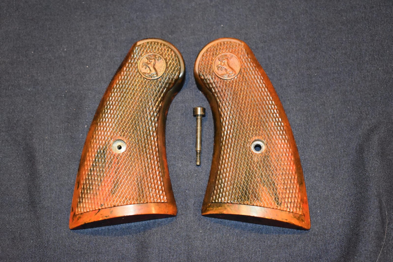 COLT I FRAME "COLTWOOD" INCLUDING THE OFFICER'S MODEL MATCH & OFFICER'S MODEL SPECIAL"COLTWOOD" GRIPS COMCW1