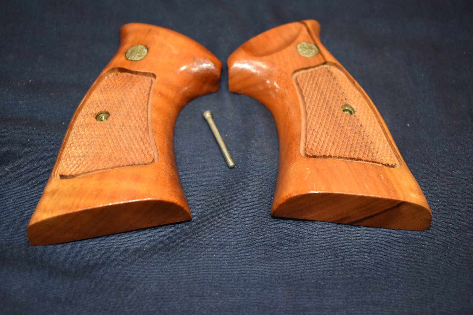 SMITH & WESSON FACTORY N FRAME TARGET GRIPS NT66 - Image 2