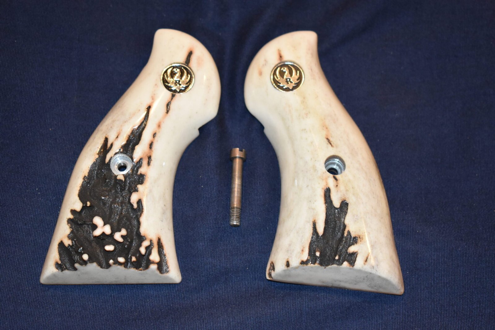 RUGER REDHAWK VINTAGE SAMBAR STAG GRIPS RRHS9