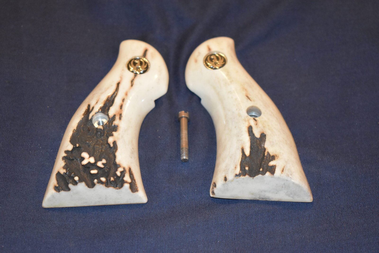 RUGER REDHAWK VINTAGE SAMBAR STAG GRIPS RRHS9 - Image 2