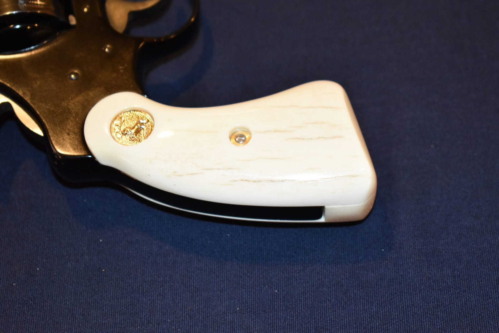 COLT DETECTIVE / DIAMONDBACK GIRAFFE BONE GRIPS CDGB1 - Image 6