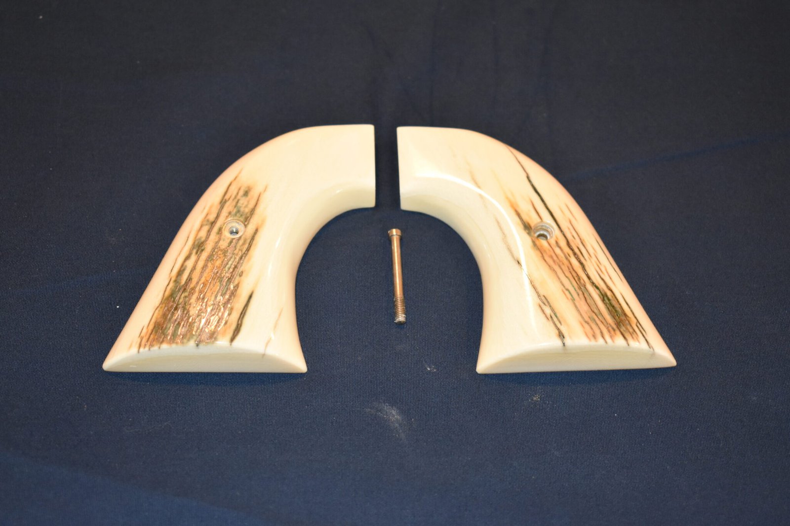 COLT SINGLE ACTION ARMY (S.A.A.) MAMMOTH IVORY GRIPS SAAMI8 - Image 2