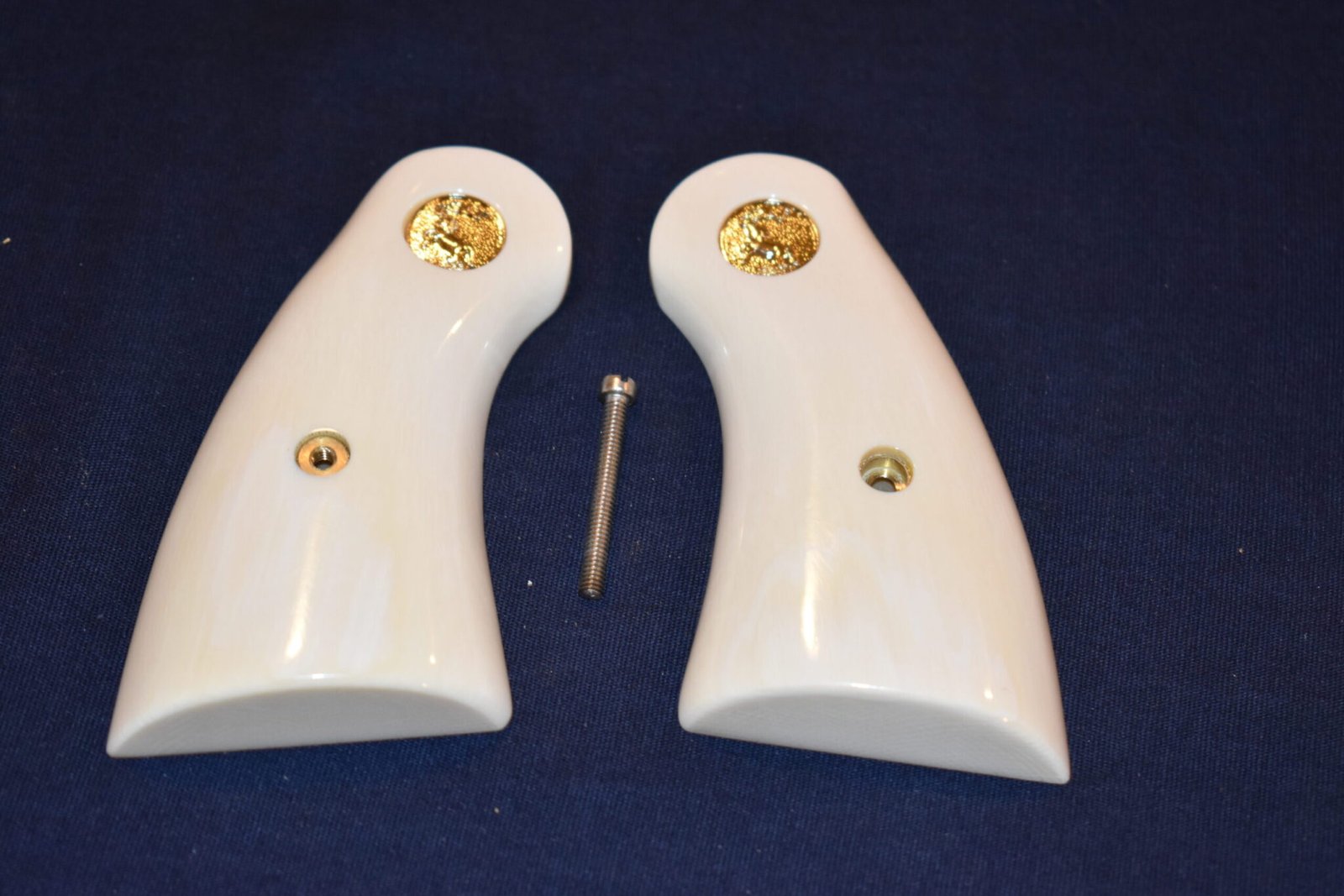 COLT I FRAME IVORY SERVICE GRIPS FOR A COLT PYTHON PI5 (OHIO RESIDENTS ONLY) - Image 2