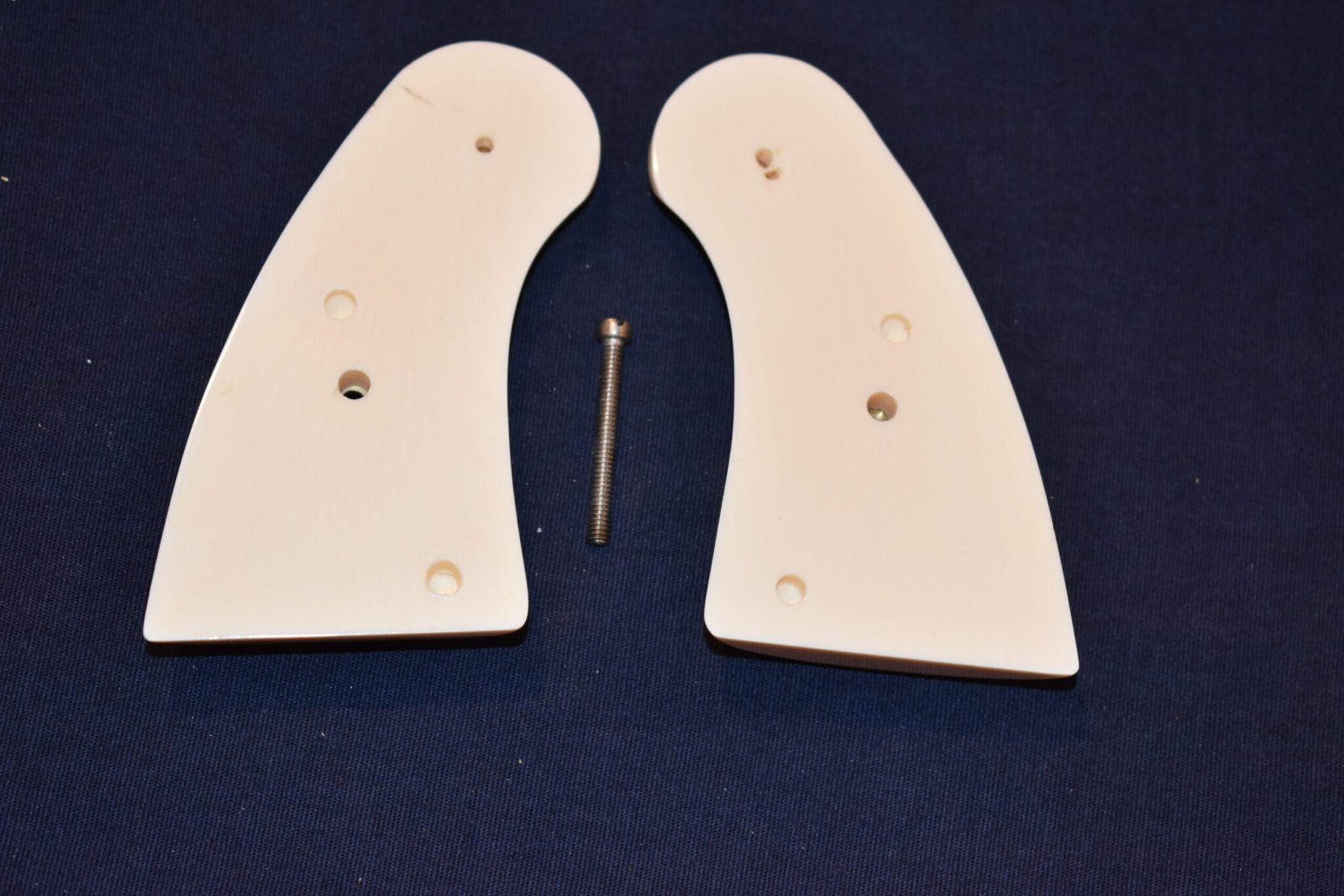 COLT I FRAME IVORY SERVICE GRIPS FOR A COLT PYTHON PI5 (OHIO RESIDENTS ONLY) - Image 3