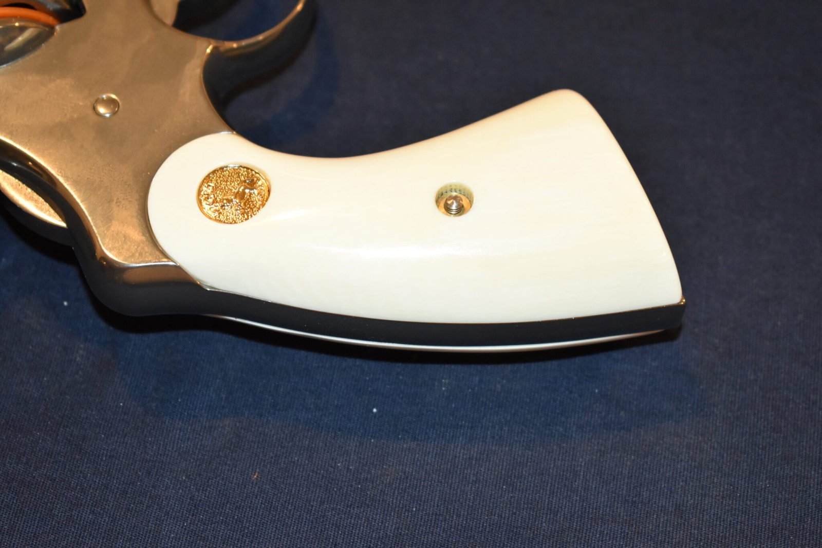 COLT I FRAME IVORY SERVICE GRIPS FOR A COLT PYTHON PI5 (OHIO RESIDENTS ONLY) - Image 6