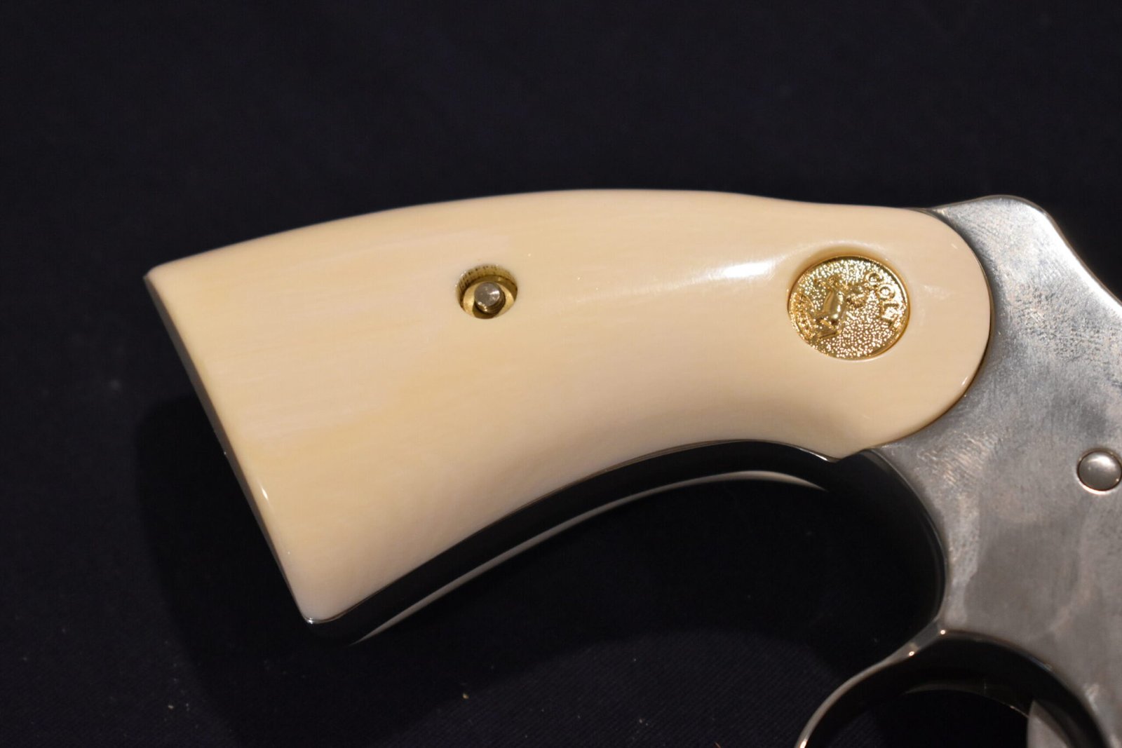 COLT I FRAME IVORY SERVICE GRIPS FOR A COLT PYTHON PI5 (OHIO RESIDENTS ONLY) - Image 11