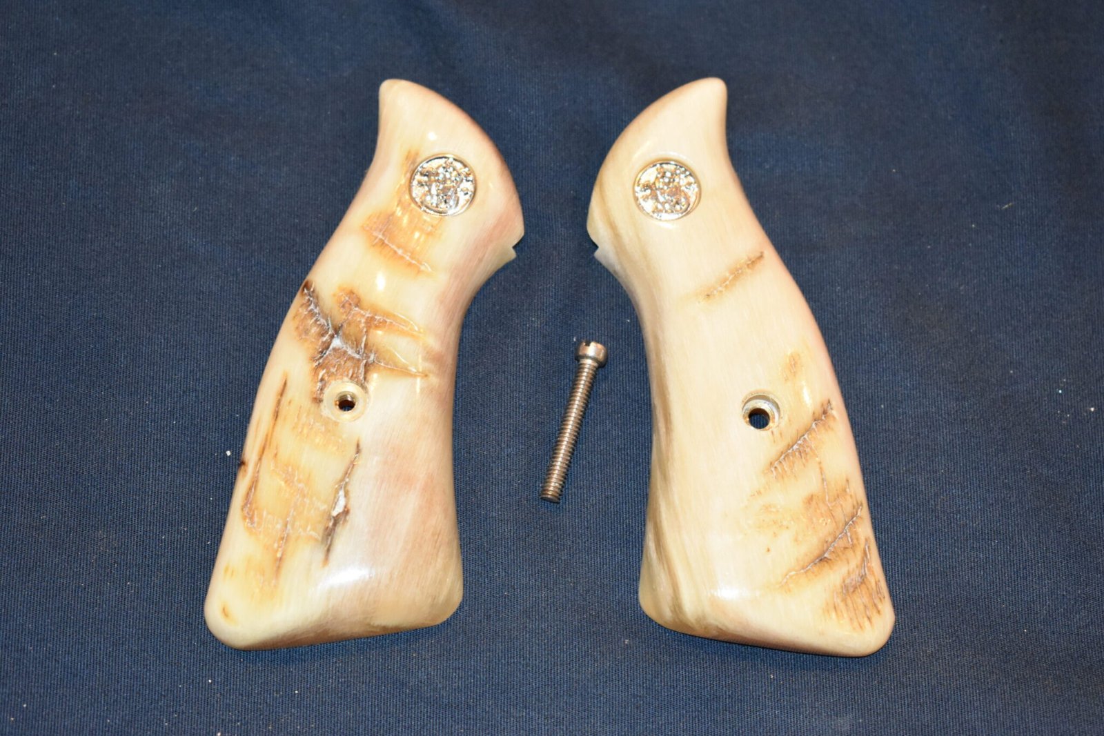 SMITH & WESSON J FRAME ROUND BUTT RAMS HORN GRIPS JSQRH2