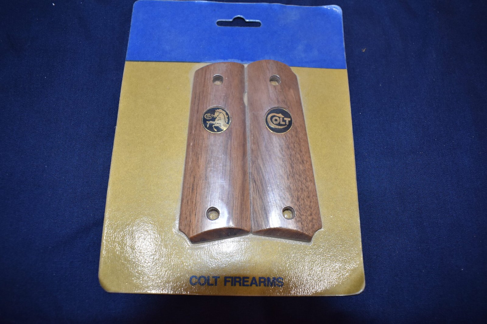 COLT 1911 SMOOTH WOOD GRIPS NEW IN THE PACKAGE 1911W9