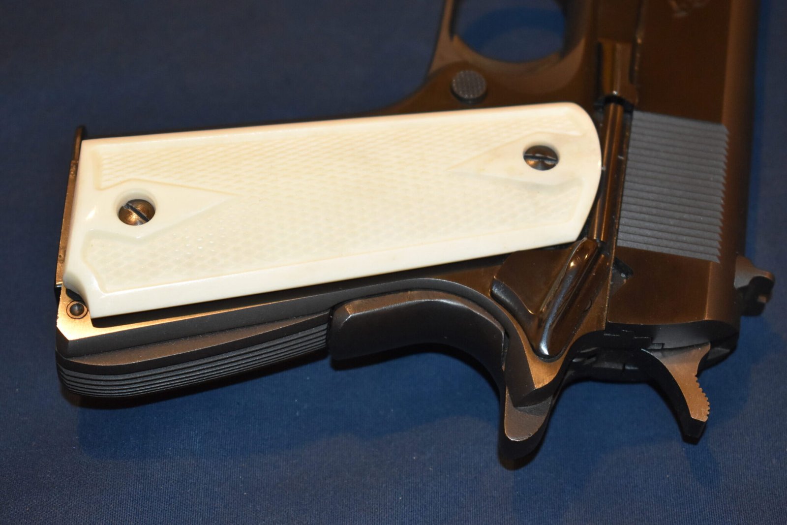 COLT 1911 CHECKERED BUFFALO BONE GRIPS 1911BB10 - Image 5