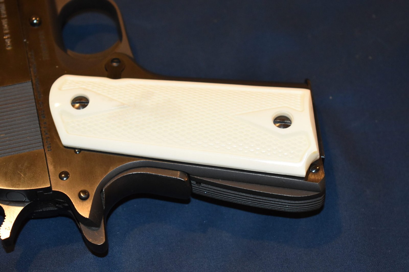 COLT 1911 CHECKERED BUFFALO BONE GRIPS 1911BB10 - Image 6