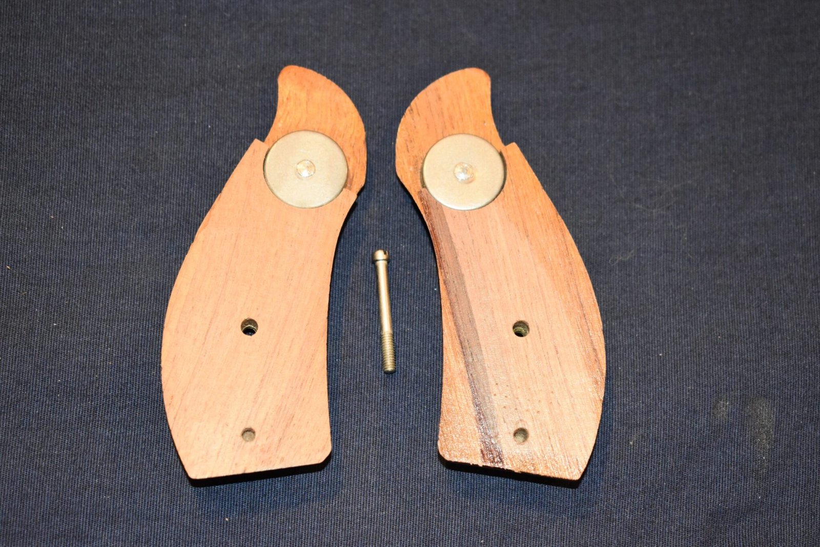 SMITH & WESSON K FRAME SQUARE BUTT FACTORY MAGNA GRIPS KRBM8 - Image 3