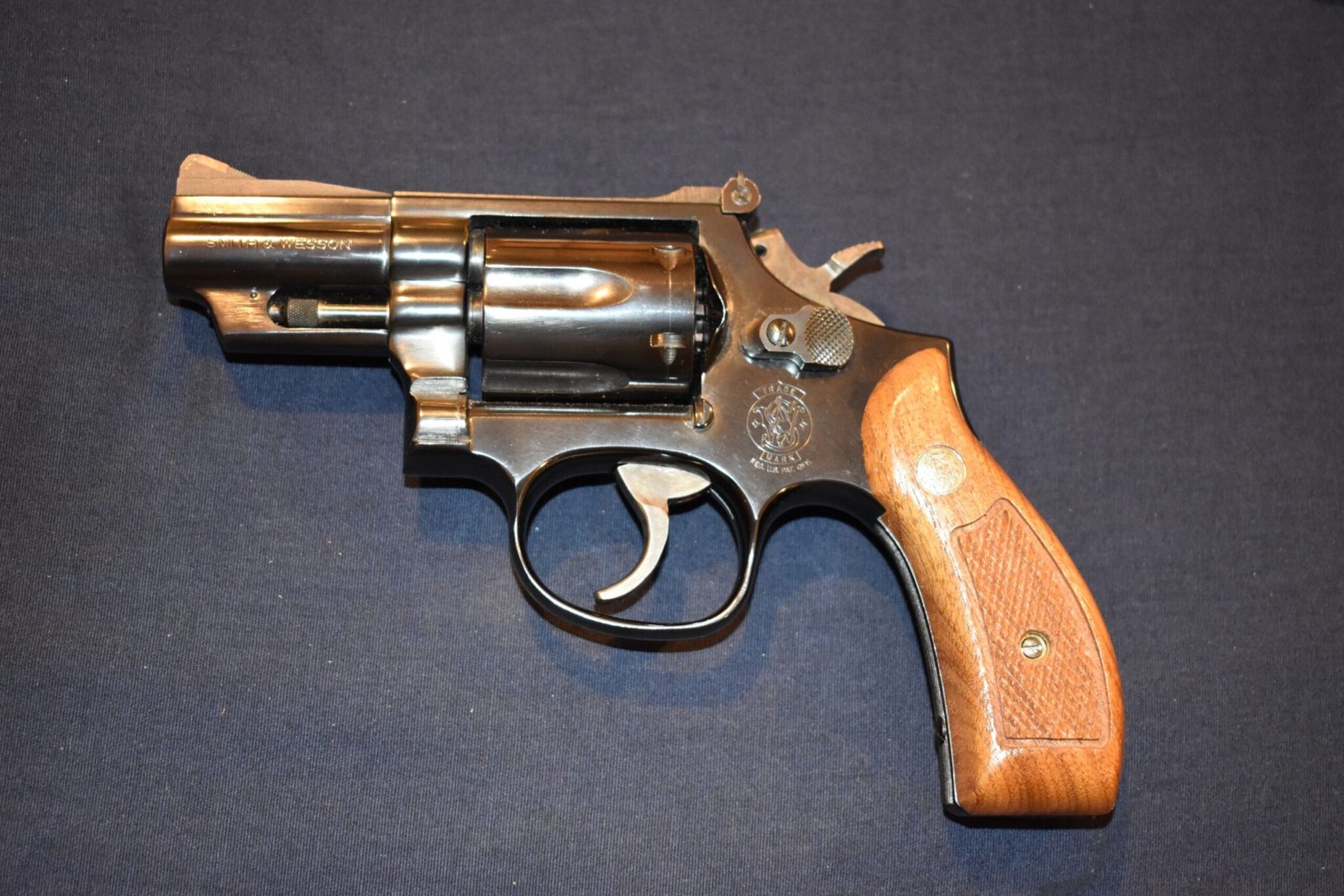 SMITH & WESSON K FRAME SQUARE BUTT FACTORY MAGNA GRIPS KRBM8 - Image 4