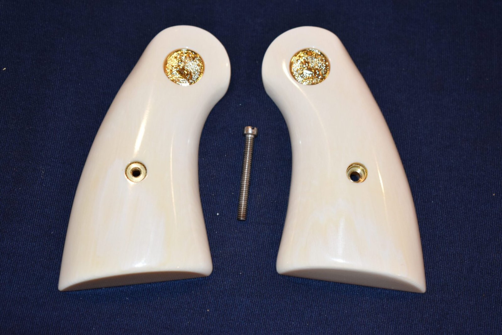COLT I FRAME IVORY SERVICE GRIPS FOR A COLT PYTHON PI5 (OHIO RESIDENTS ONLY)