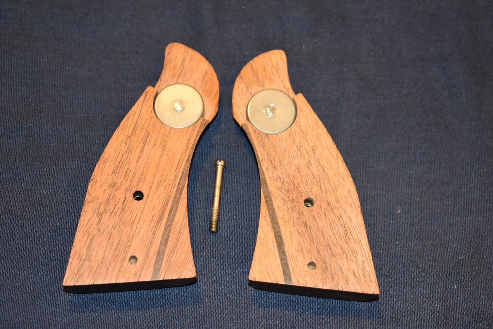 SMITH & WESSON K FRAME SQUARE BUTT MAGNA GRIPS KSQM5 - Image 3