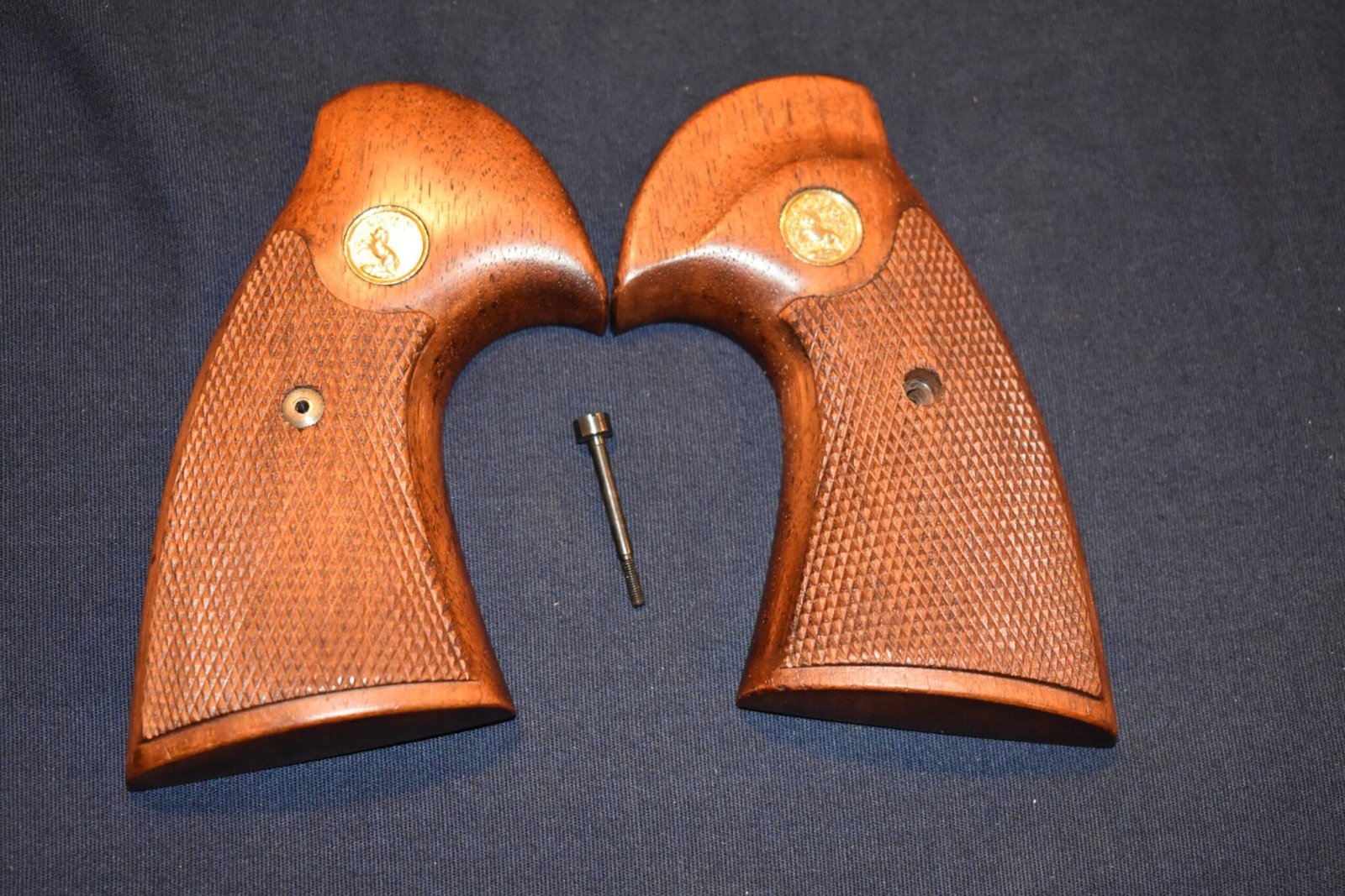 COLT FACTORY I FRAME TARGET GRIPS FOR A COLT PYTHON CPT4