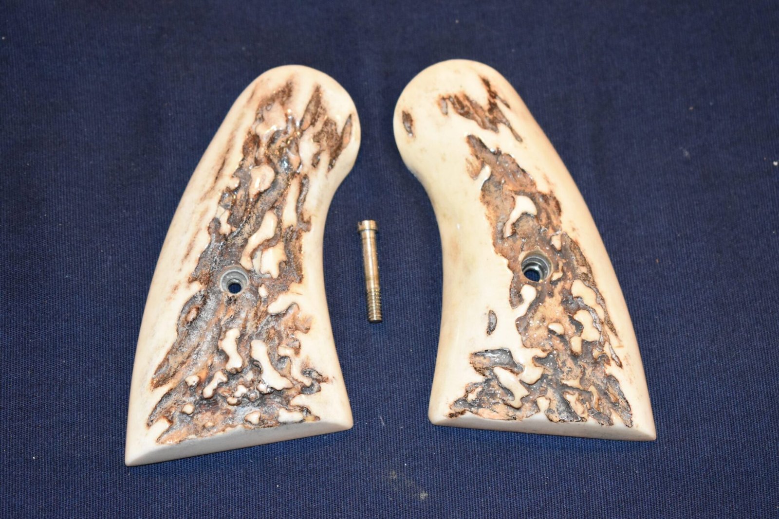 COLT PYTHON / OFFICER'S MODEL MATCH VINTAGE SAMBAR STAG GRIPS CPSS19