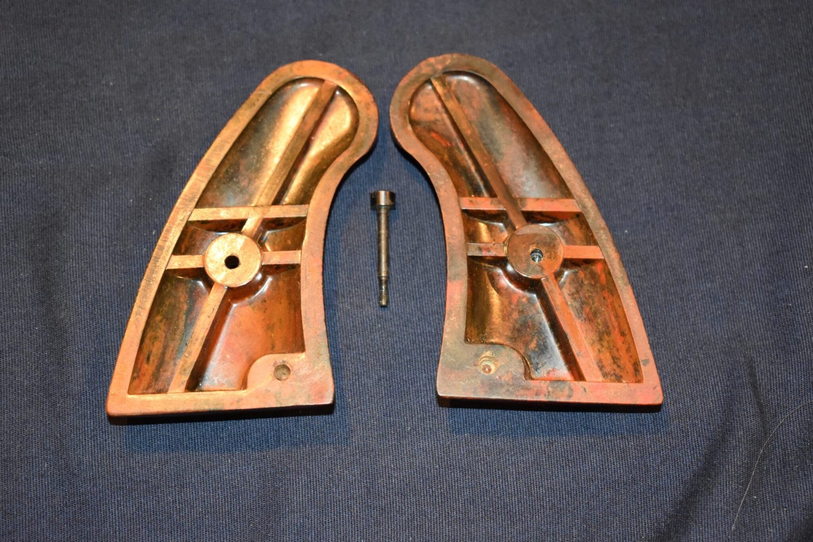 COLT I FRAME "COLTWOOD" INCLUDING THE OFFICER'S MODEL MATCH & OFFICER'S MODEL SPECIAL"COLTWOOD" GRIPS COMCW1 - Image 3