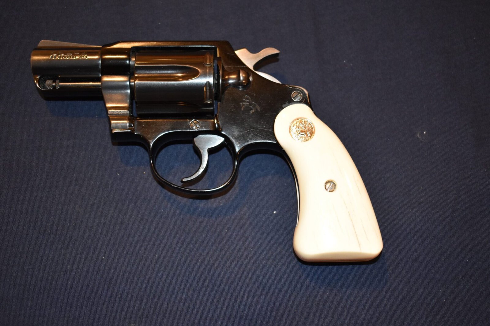 COLT DETECTIVE / DIAMONDBACK GIRAFFE BONE GRIPS CDGB1 - Image 4